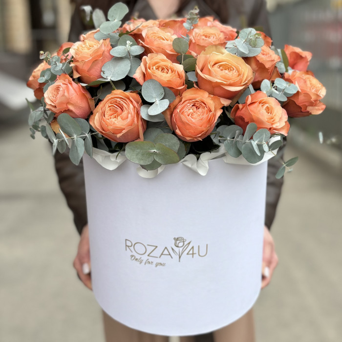 25 персиковых роз Кахала в коробке