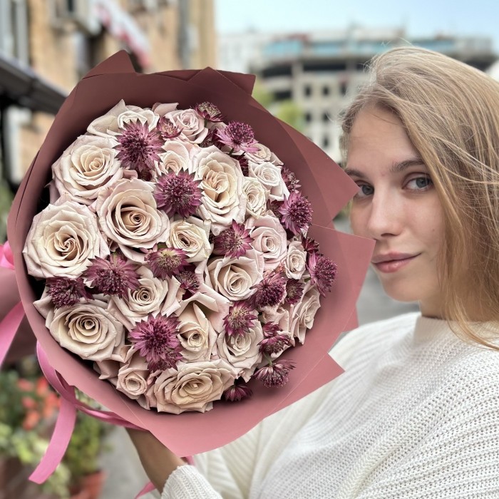 25 роз Мента с астранцией