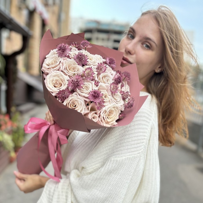 25 роз Мента с астранцией