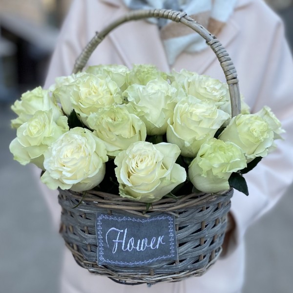 25 роз Мондиаль в корзине