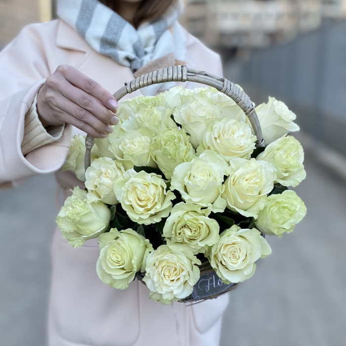 25 роз Мондиаль в корзине