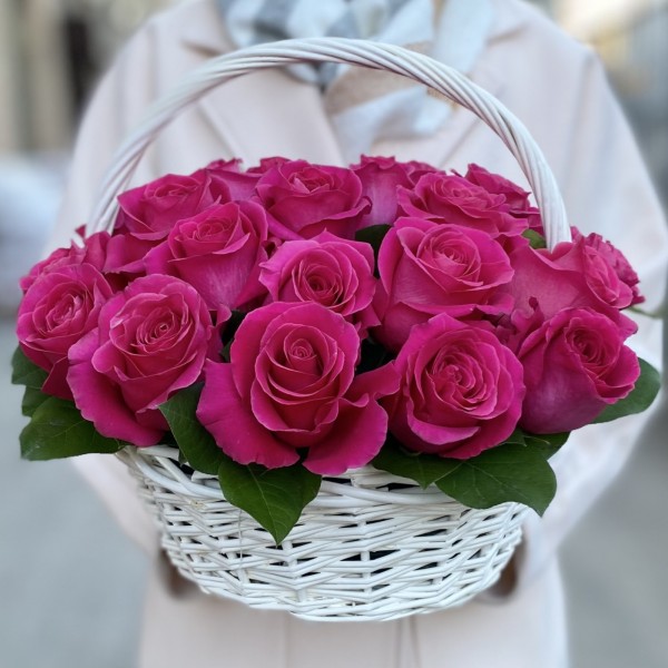 25 малиновых роз Пинк Флойд в корзине