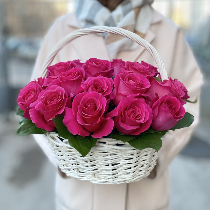 25 малиновых роз Пинк Флойд в корзине