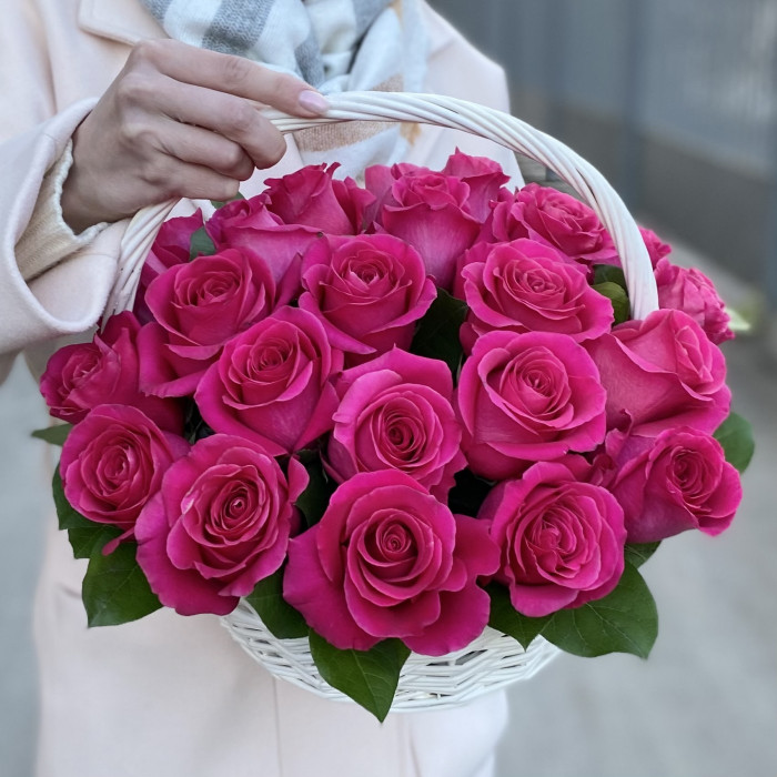 25 малиновых роз Пинк Флойд в корзине