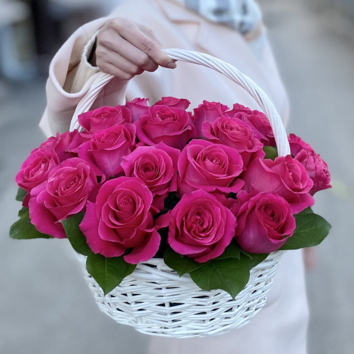 25 малиновых роз Пинк Флойд в корзине