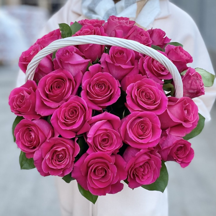 25 малиновых роз Пинк Флойд в корзине