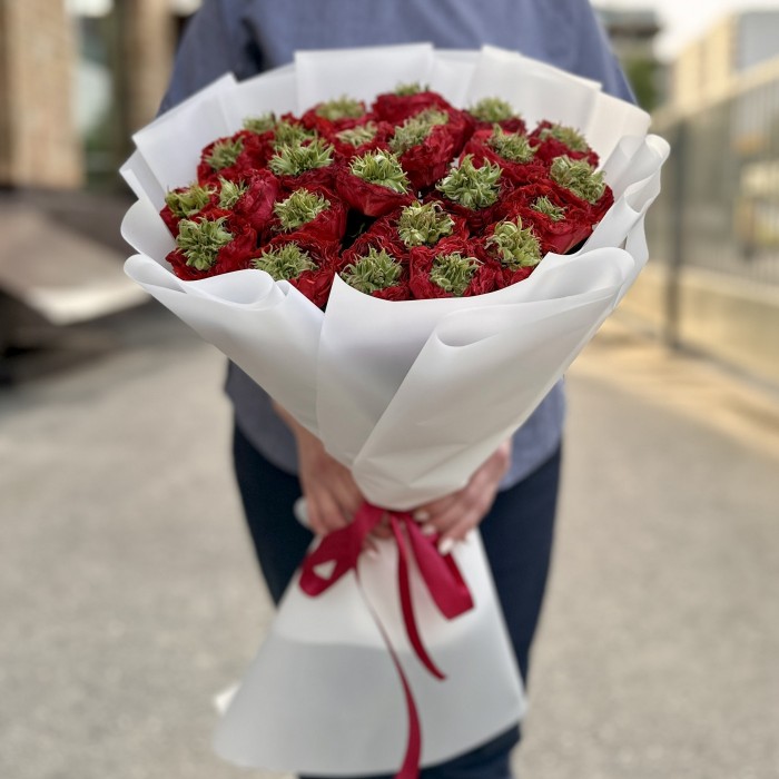 25 роз Ред Монстер 50 см