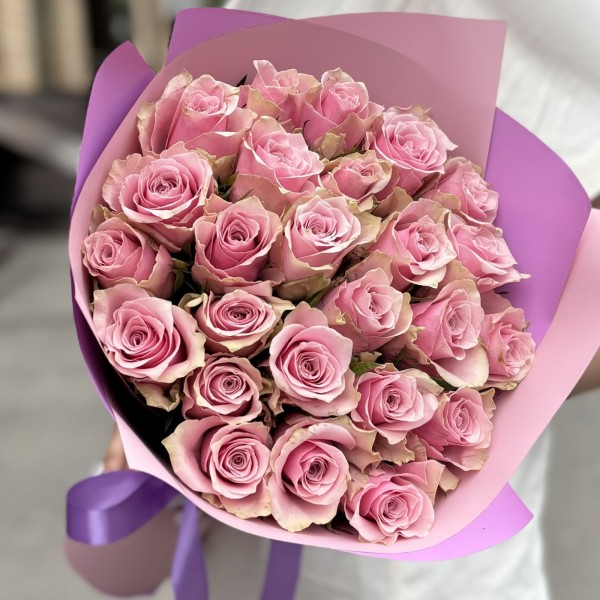 25 роз Роял Атена