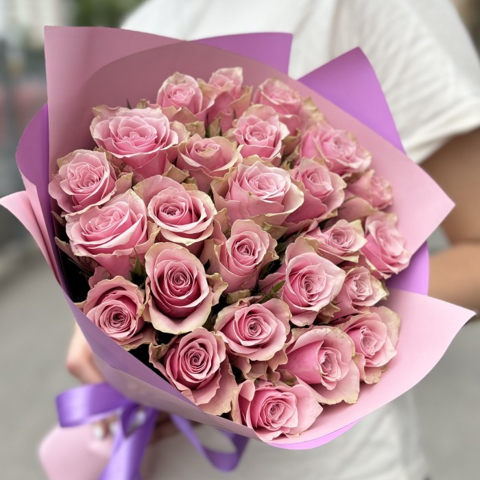 25 роз Роял Атена