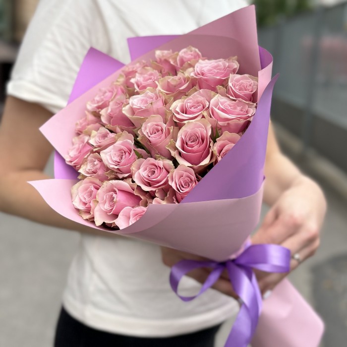 25 роз Роял Атена