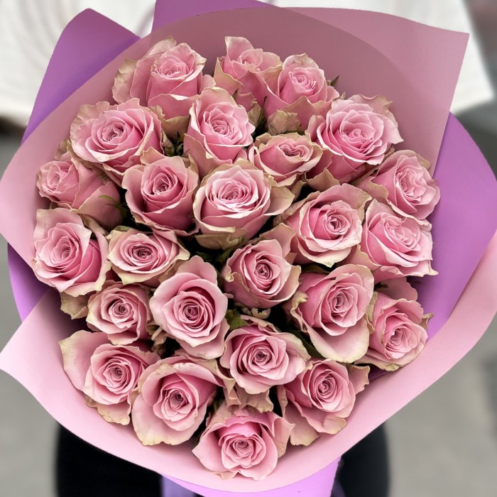 25 роз Роял Атена