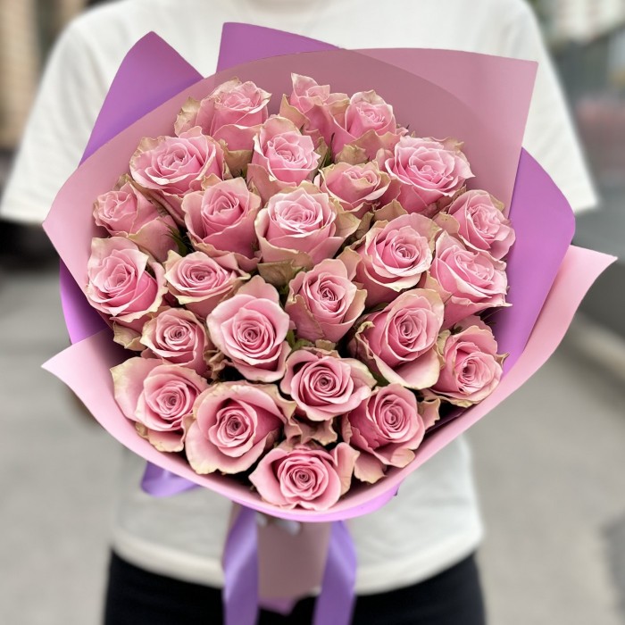 25 роз Роял Атена