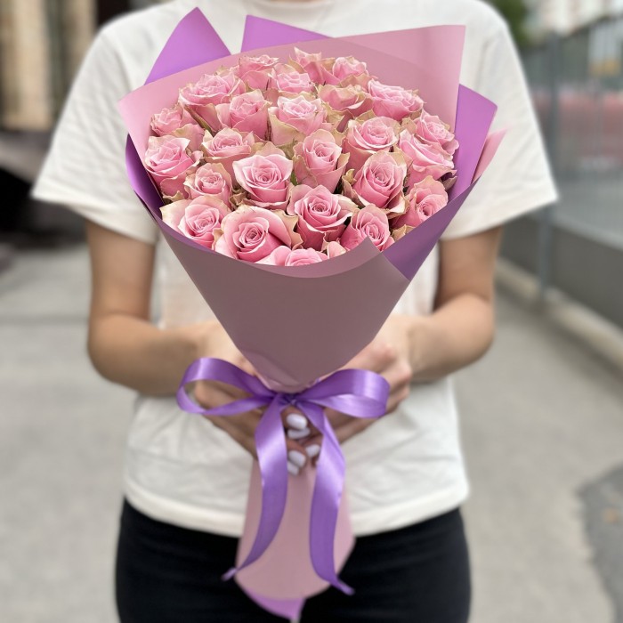 25 роз Роял Атена