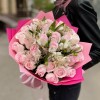 25 роз Свит Ревиваль с нежной альстромерией