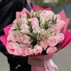 25 роз Свит Ревиваль с нежной альстромерией