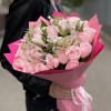 25 роз Свит Ревиваль с нежной альстромерией