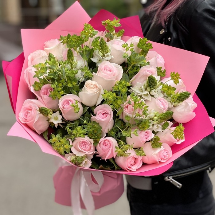 25 роз Свит ревиваль с орнитогалумом