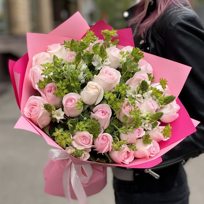 25 роз Свит ревиваль с орнитогалумом