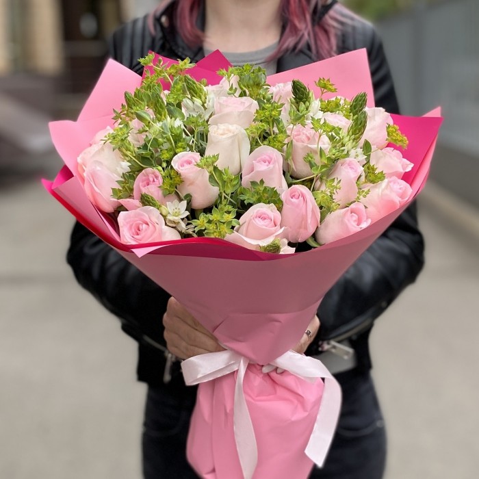 25 роз Свит ревиваль с орнитогалумом