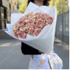 25 розово-персиковых гвоздик