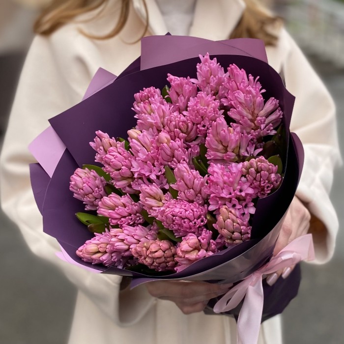 25 розовых гиацинтов