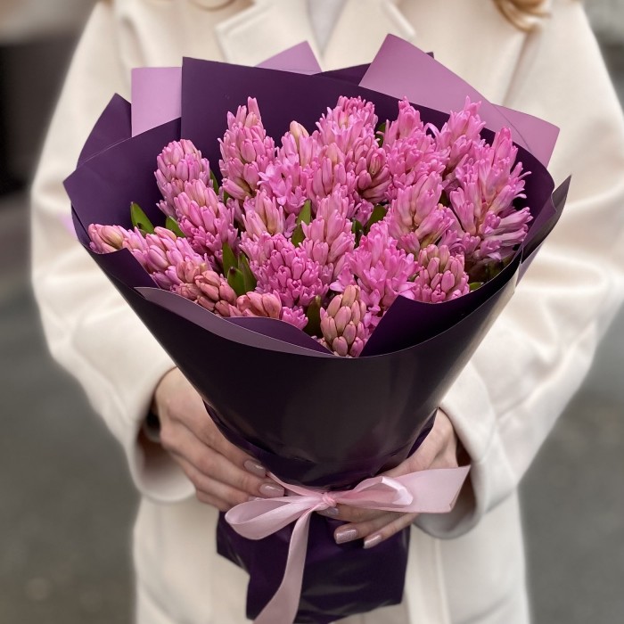 25 розовых гиацинтов