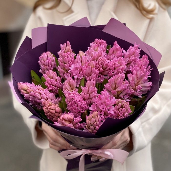 25 розовых гиацинтов