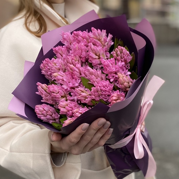 25 розовых гиацинтов