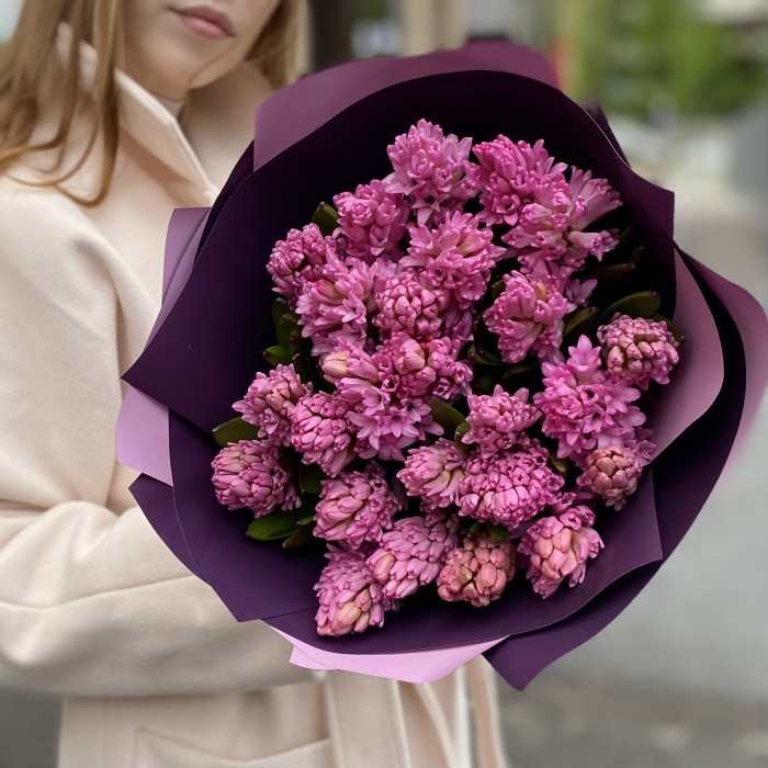 25 розовых гиацинтов