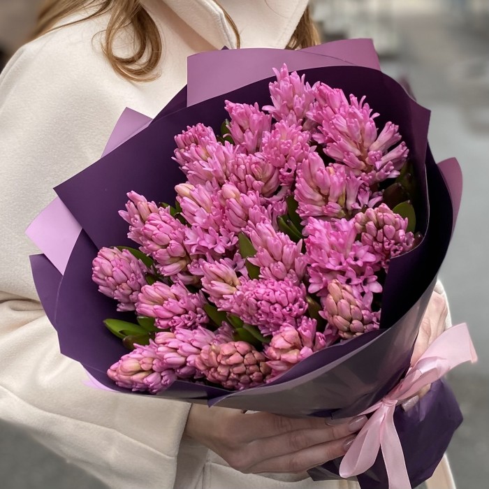 25 розовых гиацинтов