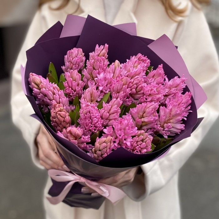 25 розовых гиацинтов