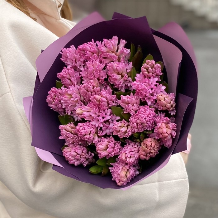 25 розовых гиацинтов