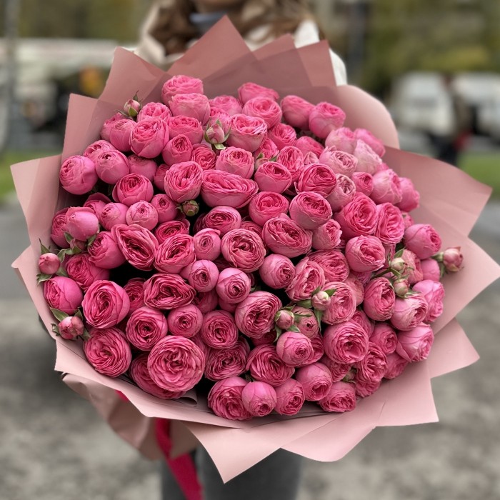 25 розовых кустовых пионовидных роз Жизель