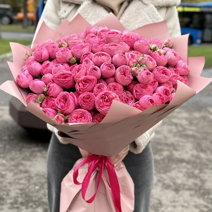 25 розовых кустовых пионовидных роз Жизель