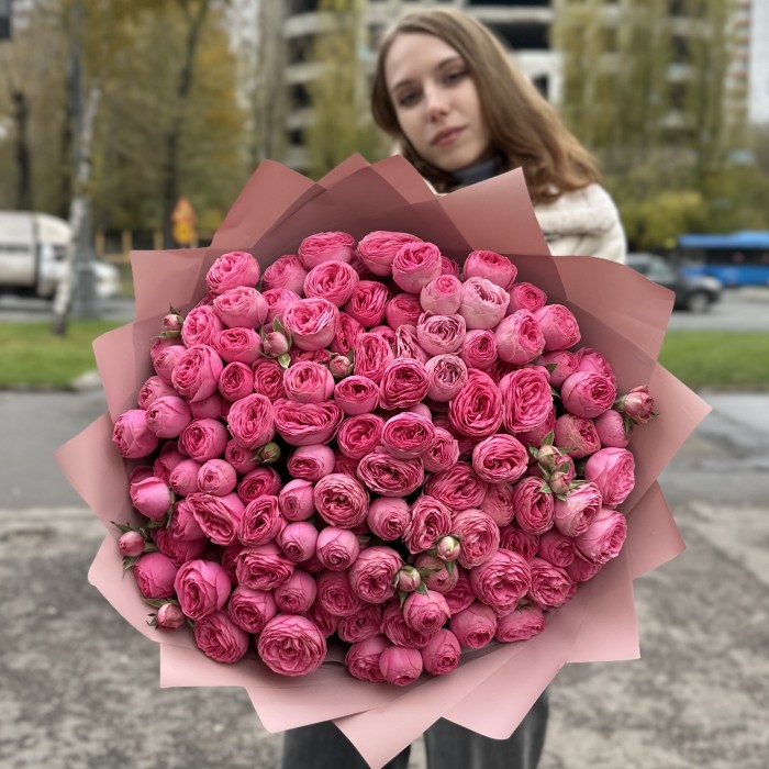 25 розовых кустовых пионовидных роз Жизель