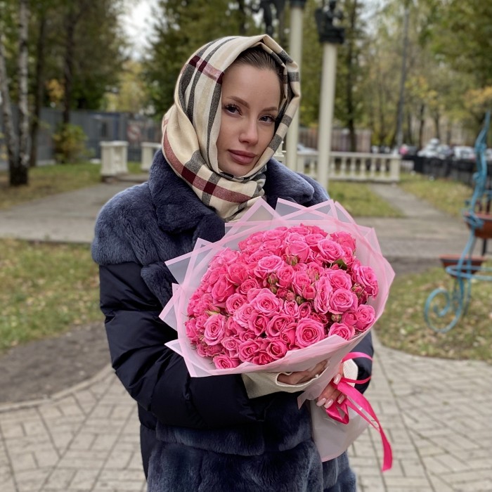 25 розовых кустовых роз Эйлин 40 см