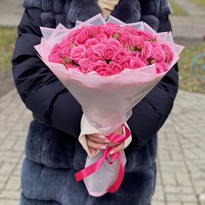 25 розовых кустовых роз Эйлин 40 см