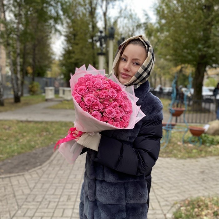 25 розовых кустовых роз Эйлин 40 см