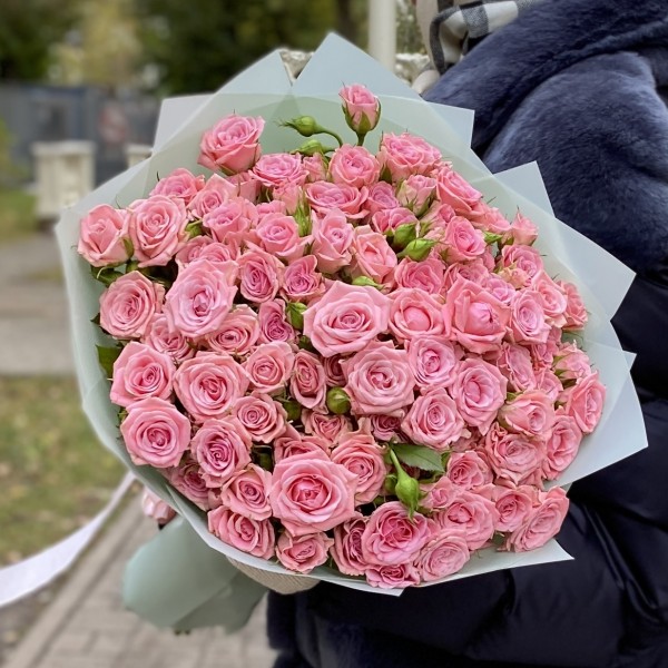 25 розовых кустовых роз Одилия 40см