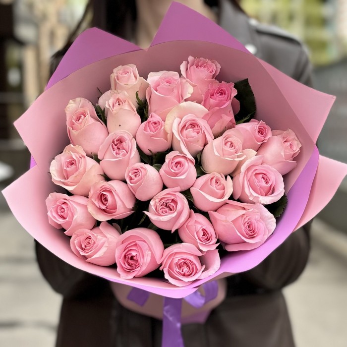 25 розовых роз Ангел Ревиваль 50 см