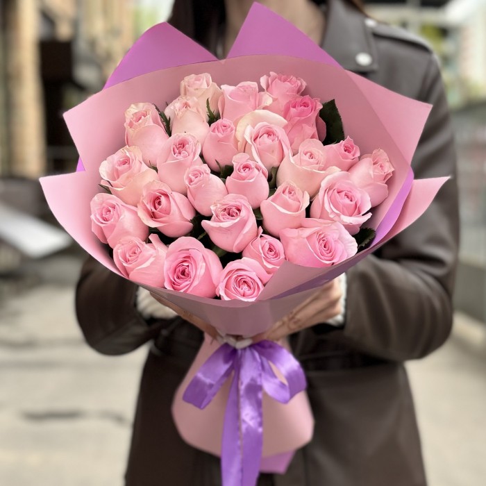 25 розовых роз Ангел Ревиваль 50 см