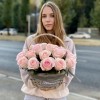 25 розовых роз Новия в корзине
