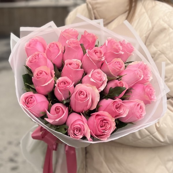 25 розовых роз Селеб 40 см