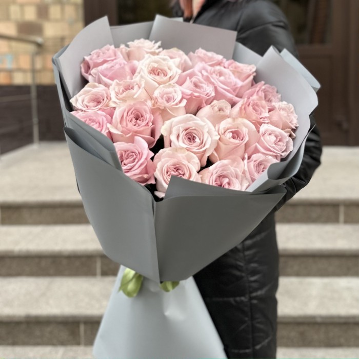 25 розовых роз Свит фор Лав