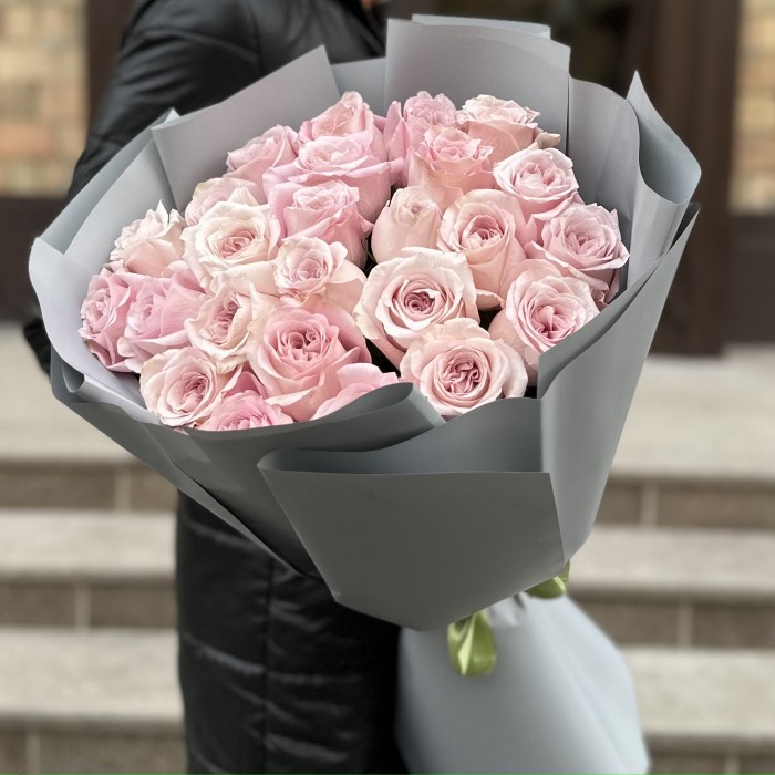 25 розовых роз Свит фор Лав