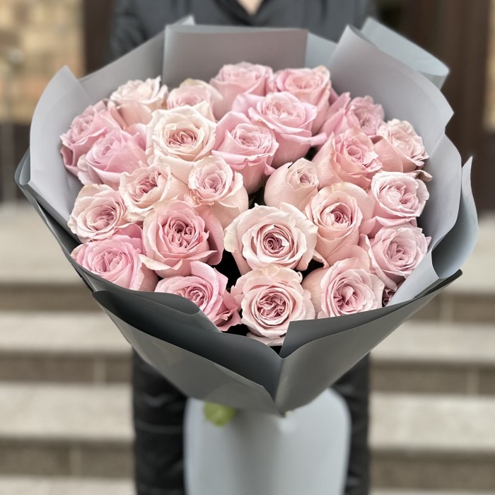 25 розовых роз Свит фор Лав