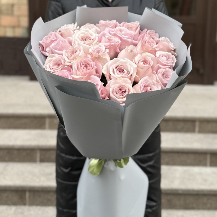 25 розовых роз Свит фор Лав