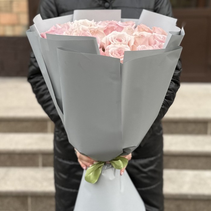 25 розовых роз Свит фор Лав