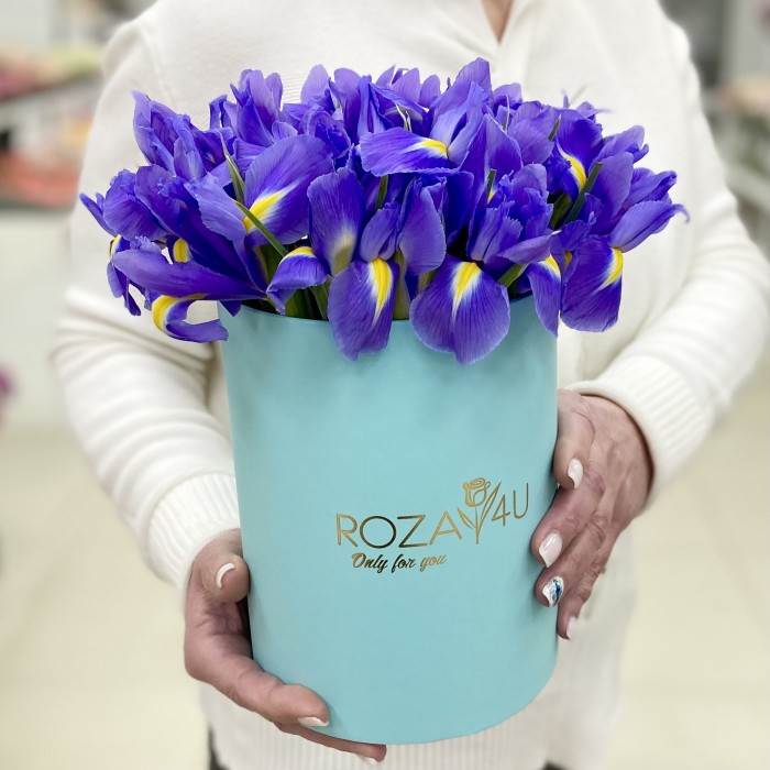 25 синих ирисов в коробке
