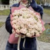 25 светло-розовых кустовых роз Роял Порцелина 40см